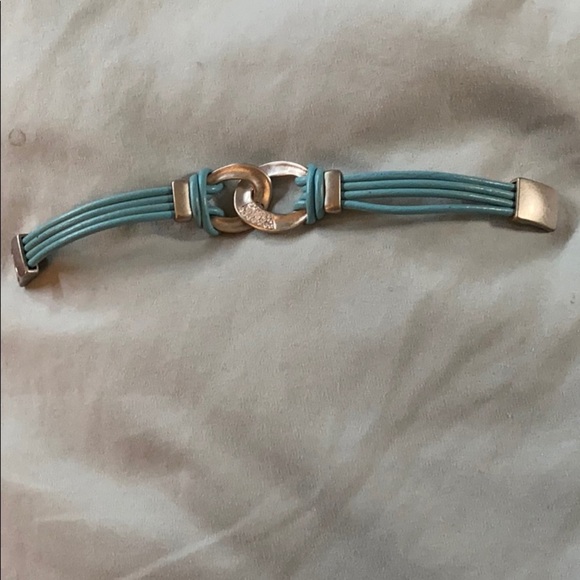 Turquoise leather and silver color magnetic closure bracelet - Picture 1 of 3